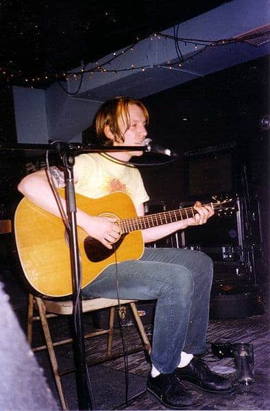 Jennifer Chiba & the Mystery of Elliott Smith's Death Elliott Smith performing live at "Brownies" in New York City, 1997.