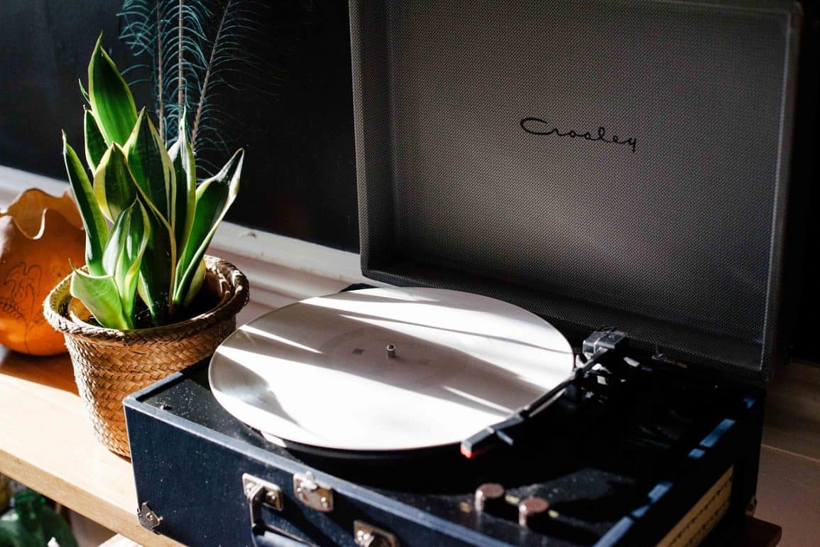 The 7 Best Portable Record Players / Turntables for 2022 (The Complete Buyers Guide) Vinyl
