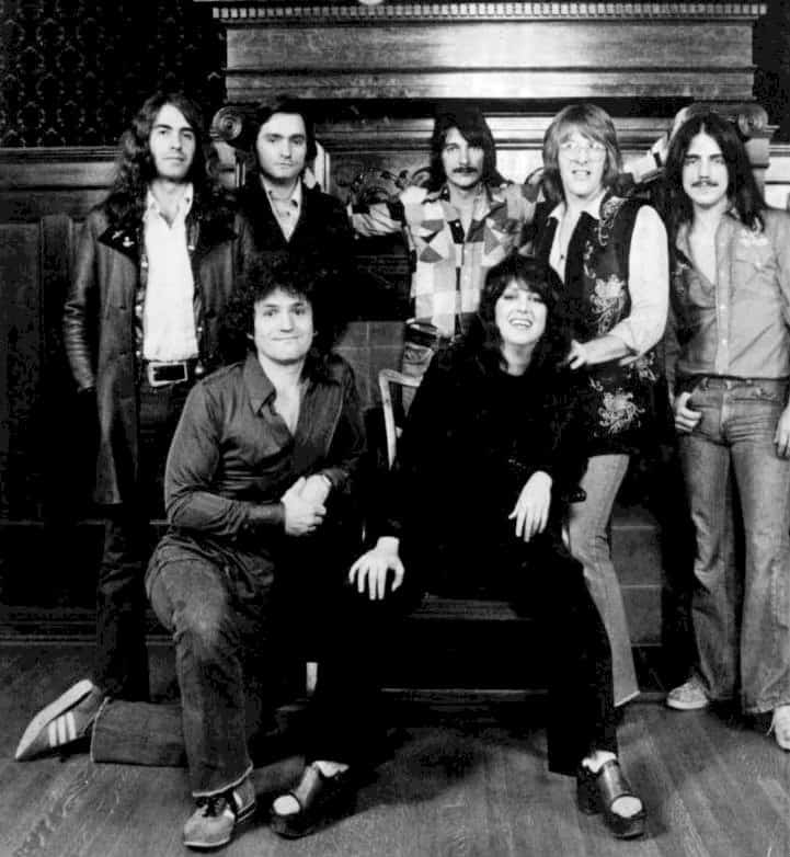 Jefferson Starship Songs: 10 Essential Tracks You Need to Know Publicity photo of Jefferson Starship in 1976.