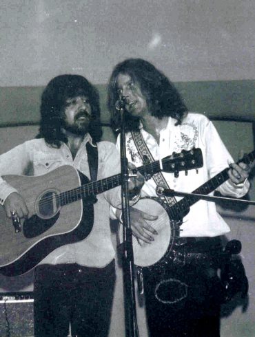 Clarence White and Roger McGuinn (1972).