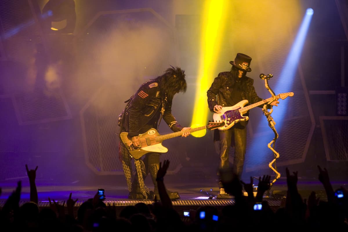 Mick Mars - The Incredible Story Of The Founding Member Of Mötley Crüe. Mick’s Illness