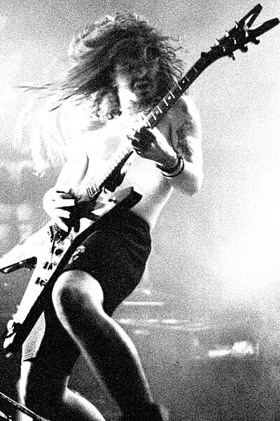 Dimebag Darrell Abbott - His Heavy Metal Life And Tragic Death On Stage dimebag darrell pantera
