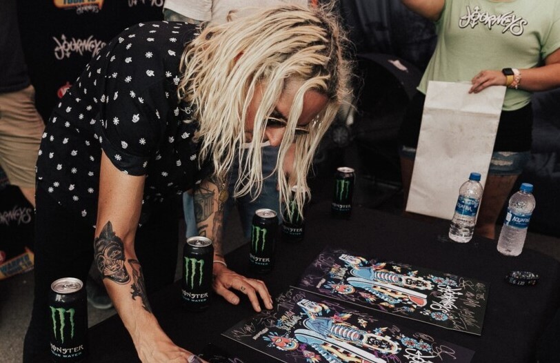 Rockstar signing merch shirts