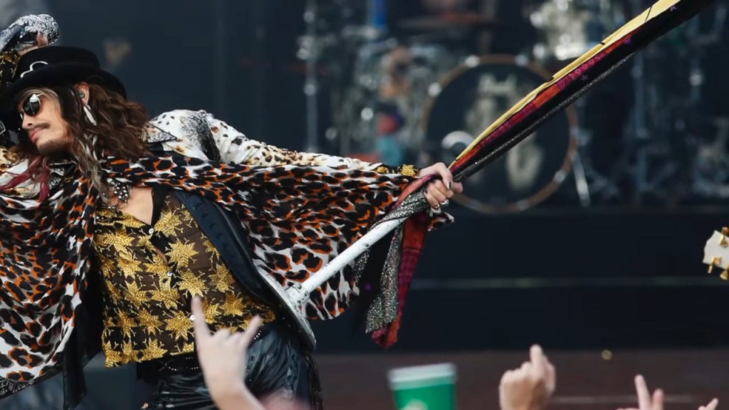 8 Steven Tyler Craziest Onstage Moments That Fans Still Talk About Steven Tyler