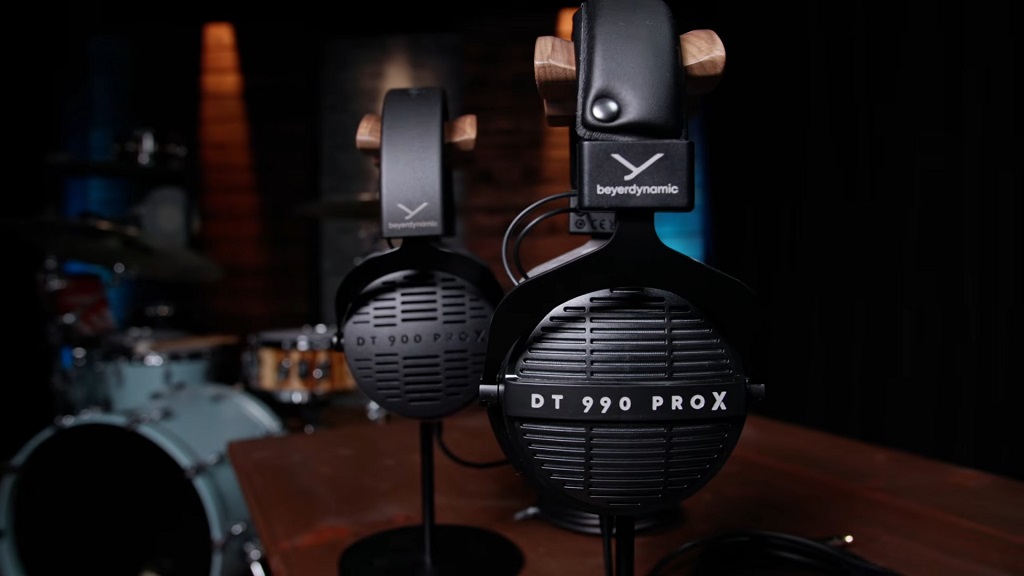 7 Best Professional Headphones in 2026 - Top Models for Mixing and Mastering Beyerdynamic DT 900 Pro X