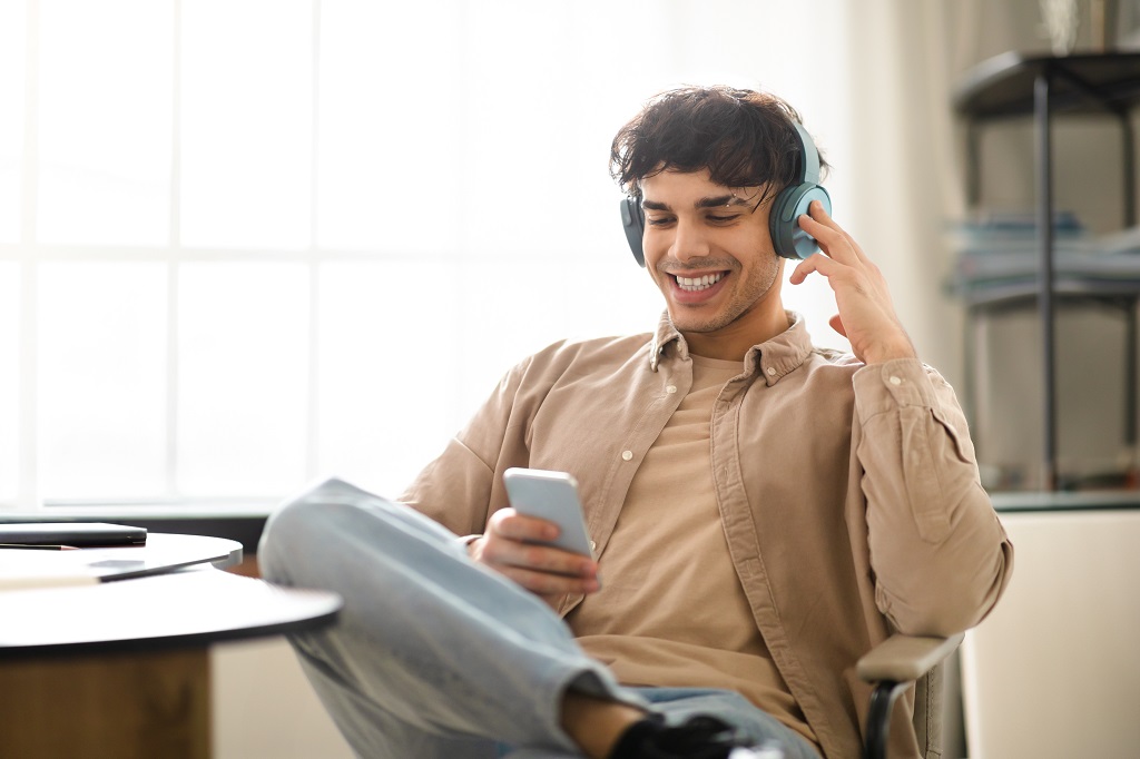 7 Best Professional Headphones in 2026 - Top Models for Mixing and Mastering professional headphones