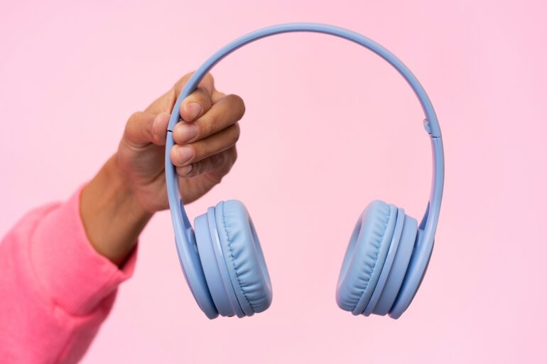 7 Best Professional Headphones in 2026 - Top Models for Mixing and Mastering Professional Headphones