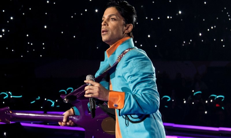 Does Height Shape a Musician's Public Image