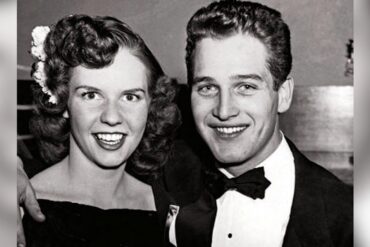 Jackie Witte and Paul Newman poses together in formal evening clothes