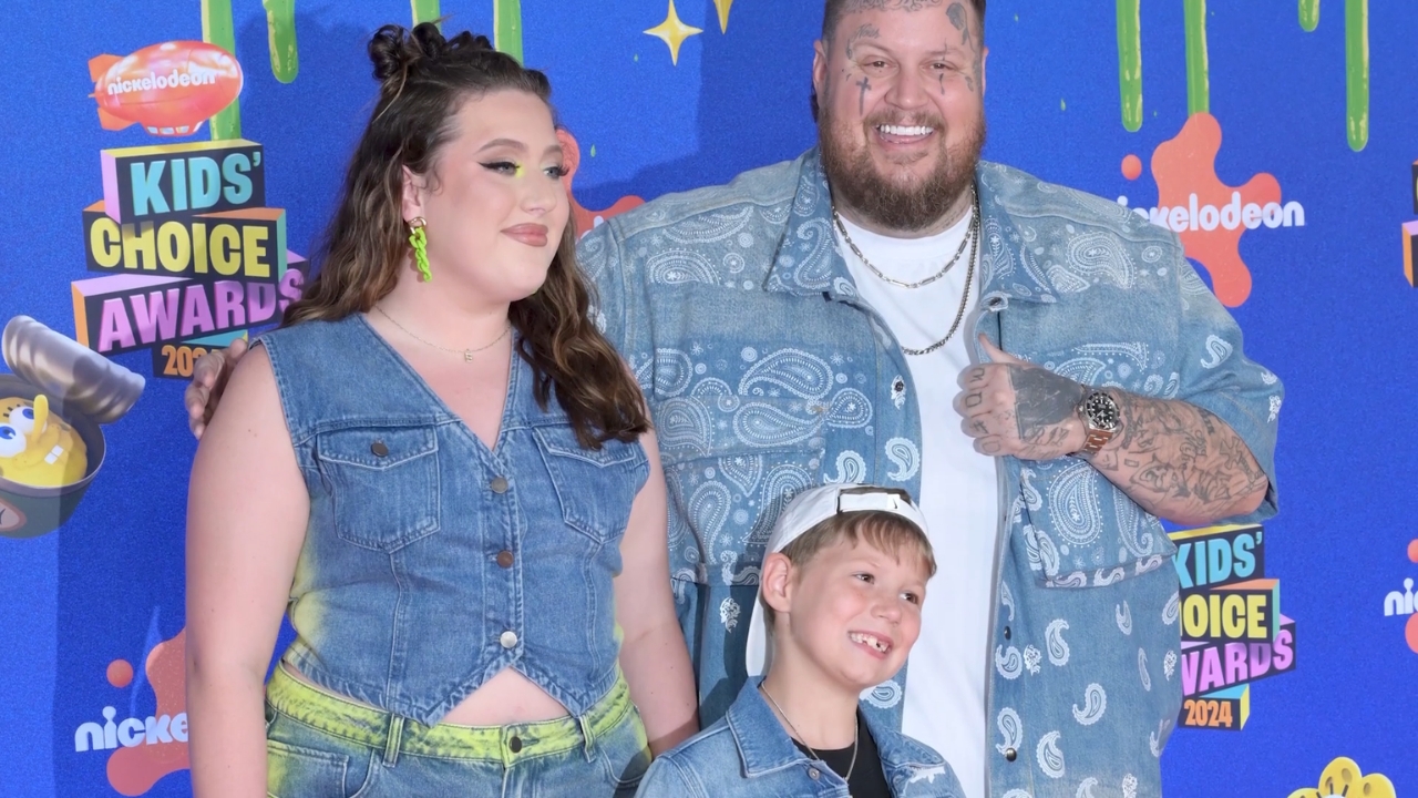 Jelly Roll Bio - Age, Family, Marriage and Fame Jelly Roll poses with his children at the Kids’ Choice Awards