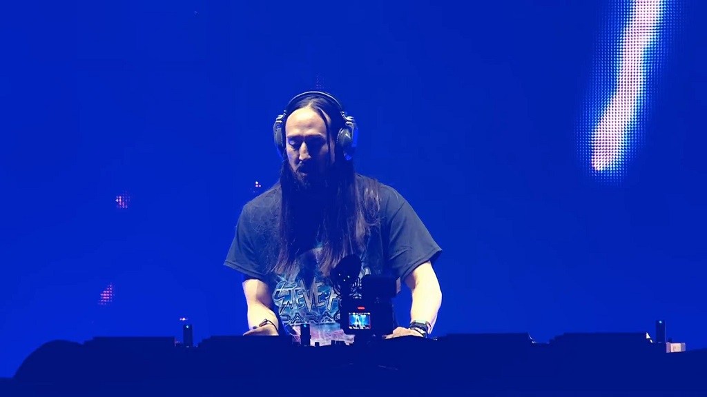 There Is Much More to Steve Aoki Than Music and Flying Cakes steve aoki