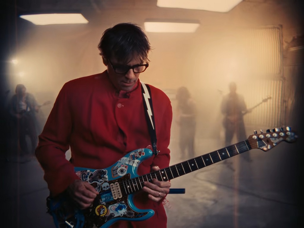 Weezer, The Shins and Silversun Pickups Bring a Huge Alternative Rock Night to Chicago Weezer at Alternative rock night Chicago